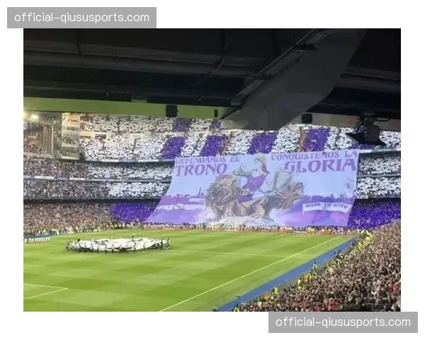 伯纳乌南看台展示巨型Tifo致敬即将离队传奇